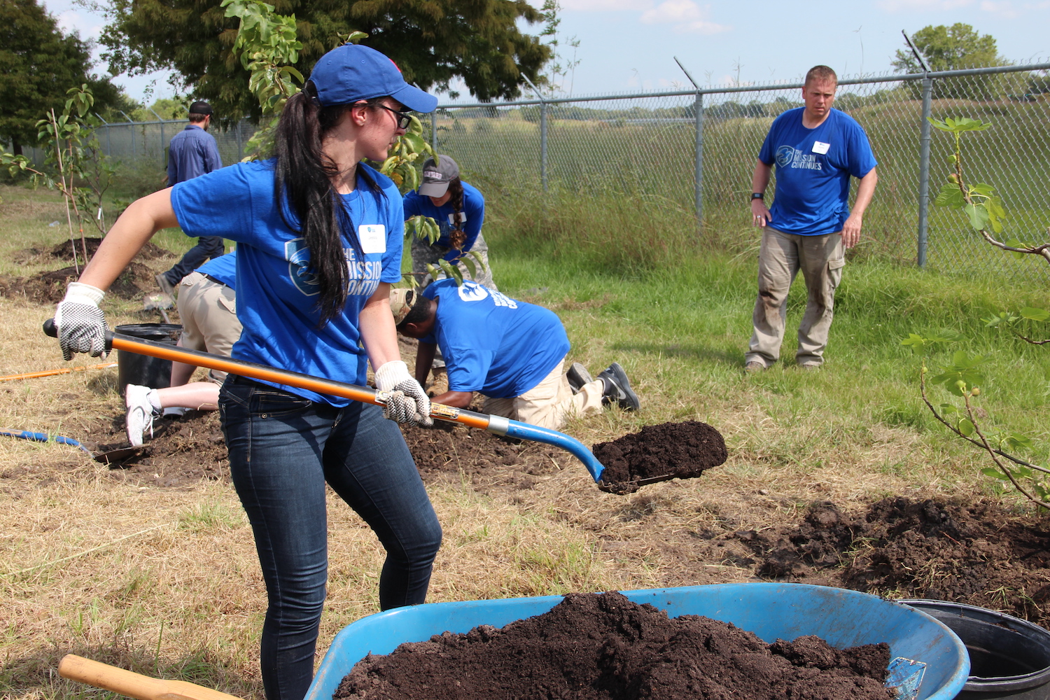 The Mission Continues service project with veterans